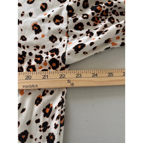 Chico's Blouse Womens Size 2 Large White Leopard Cheetah Animal Print 3/4 Sleeve - Picture 5 of 10